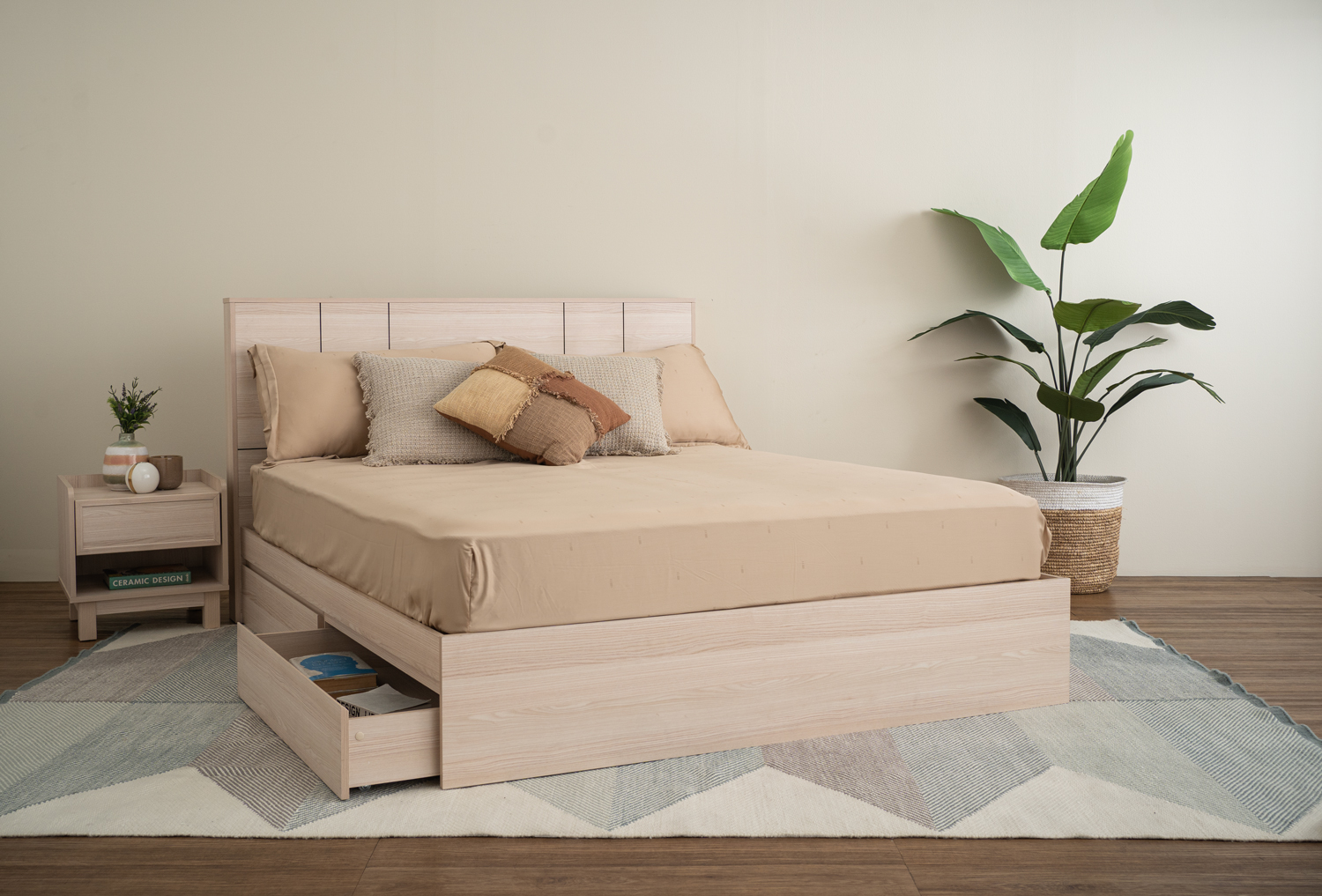 Harrington Queen Bed With Storage With 1900MM Side Rail